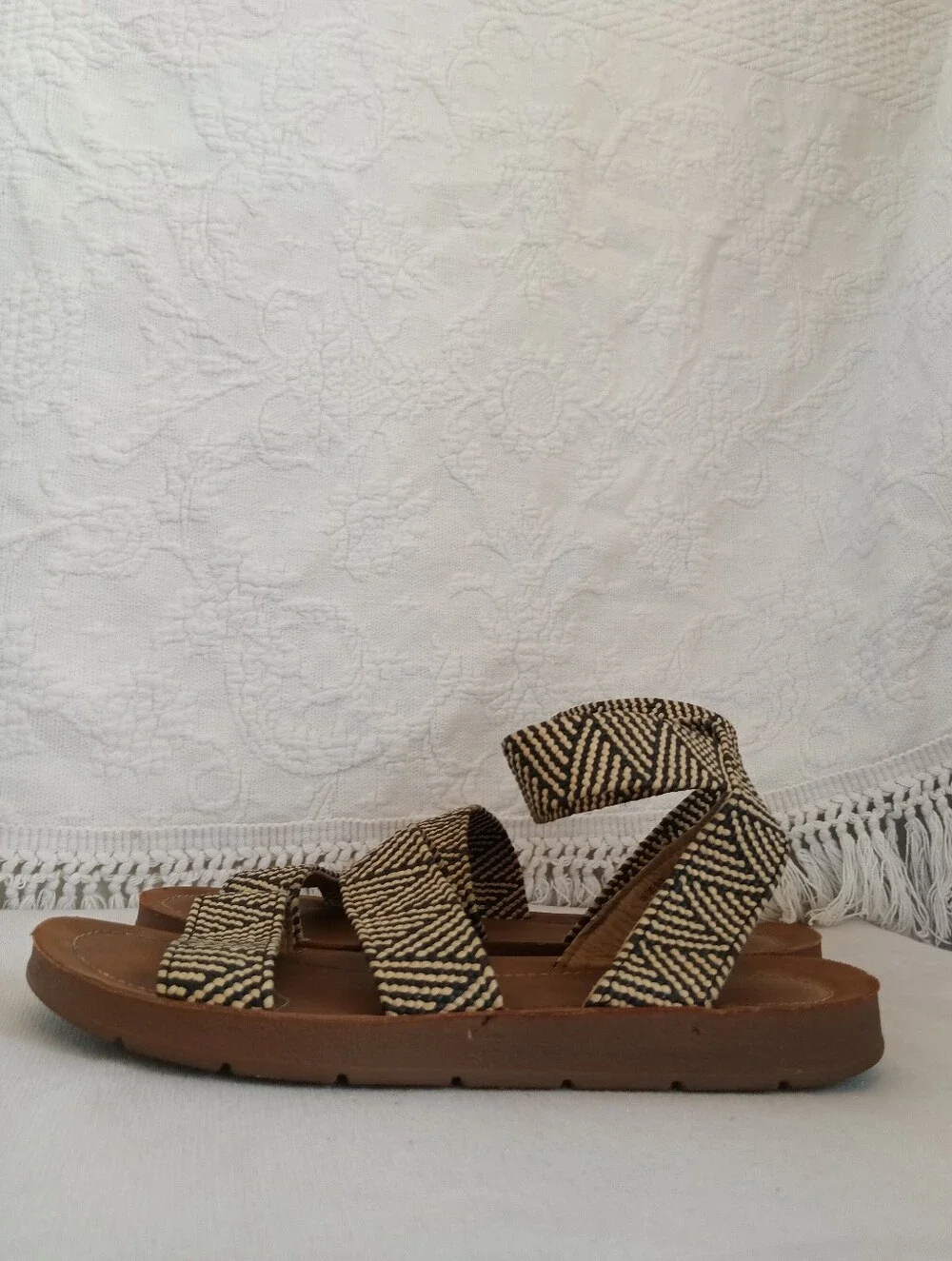 Cushionaire Indego Sandals black Woven raffia Stretchy Flats Memory Foam Boho 8M